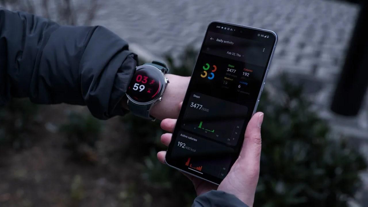 OnePlus Watch 2 còn được trang bị hệ điều hành WearOS 4 của Google và phần mềm hỗ trợ OHealth trên điện thoại