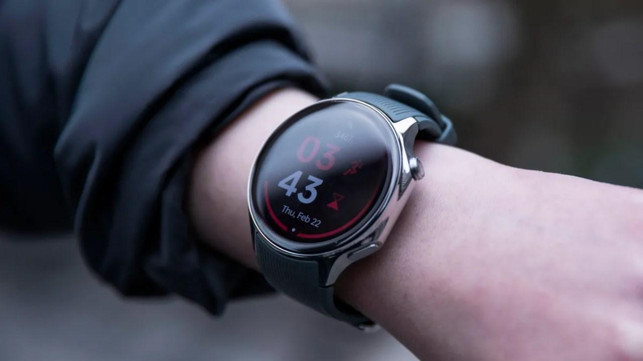 OnePlus Watch 2 là sản phẩm đáng quan tâm trong tầm giá 7 triệu đồng. Nguồn: CNET.