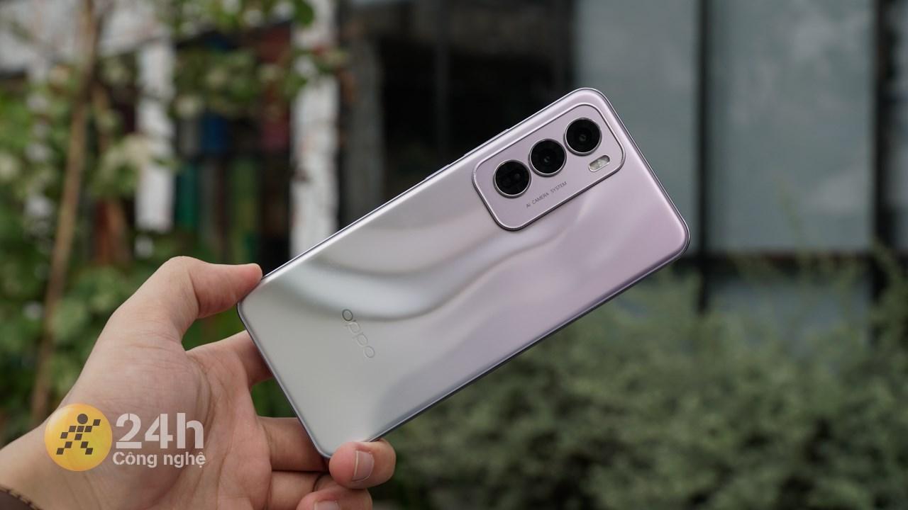 Thiết kế OPPO Reno12 Pro rất gọn gàng, sang trọng và chắc chắn.