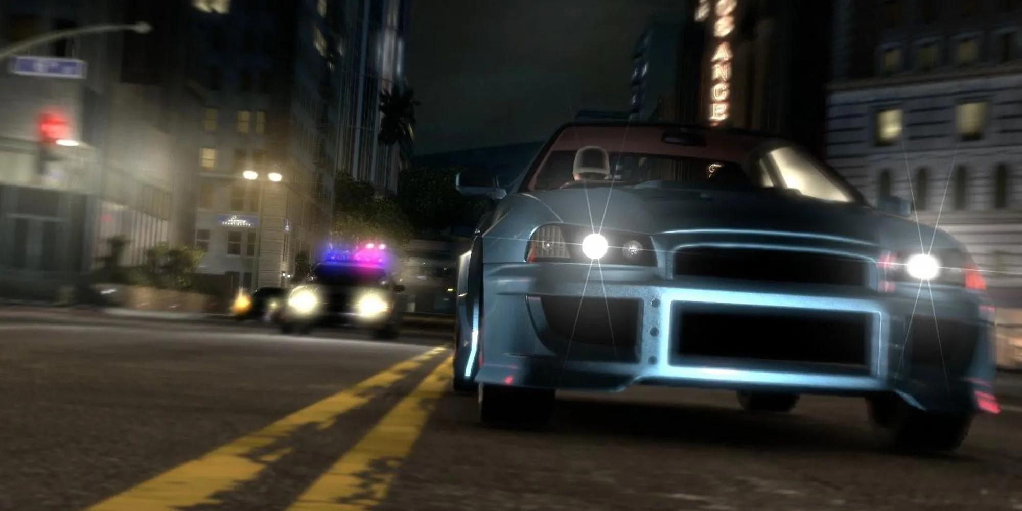 Alt văn bản: Hình ảnh chiếc xe hơi đang đua tốc độ cao trên đường phố Los Angeles về đêm trong game Midnight Club: Los Angeles