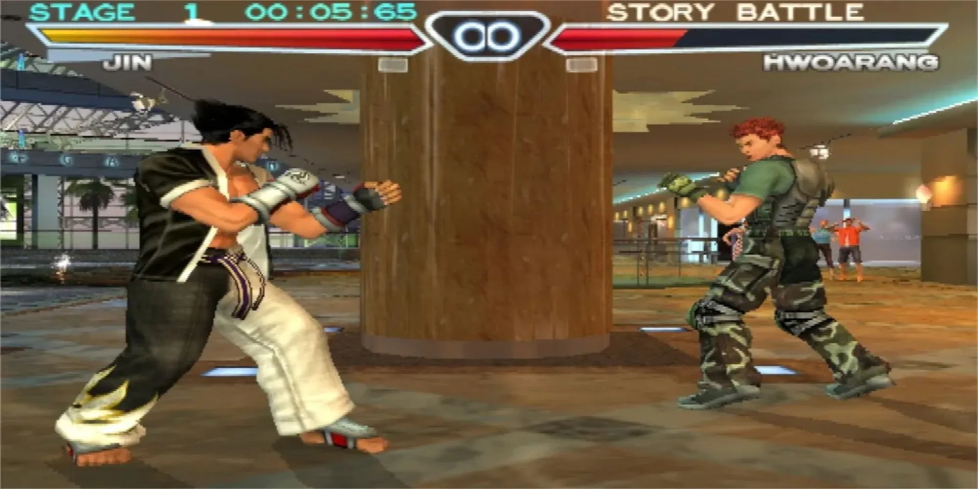 Các đấu sĩ Tekken 4 trong một trận chiến trên PS2