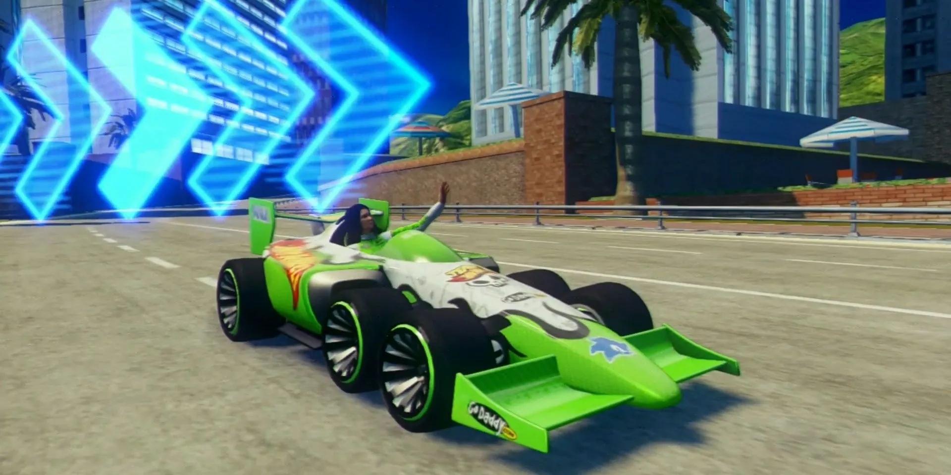 Danica Patrick trong game Sonic and All-Stars Racing Transformed