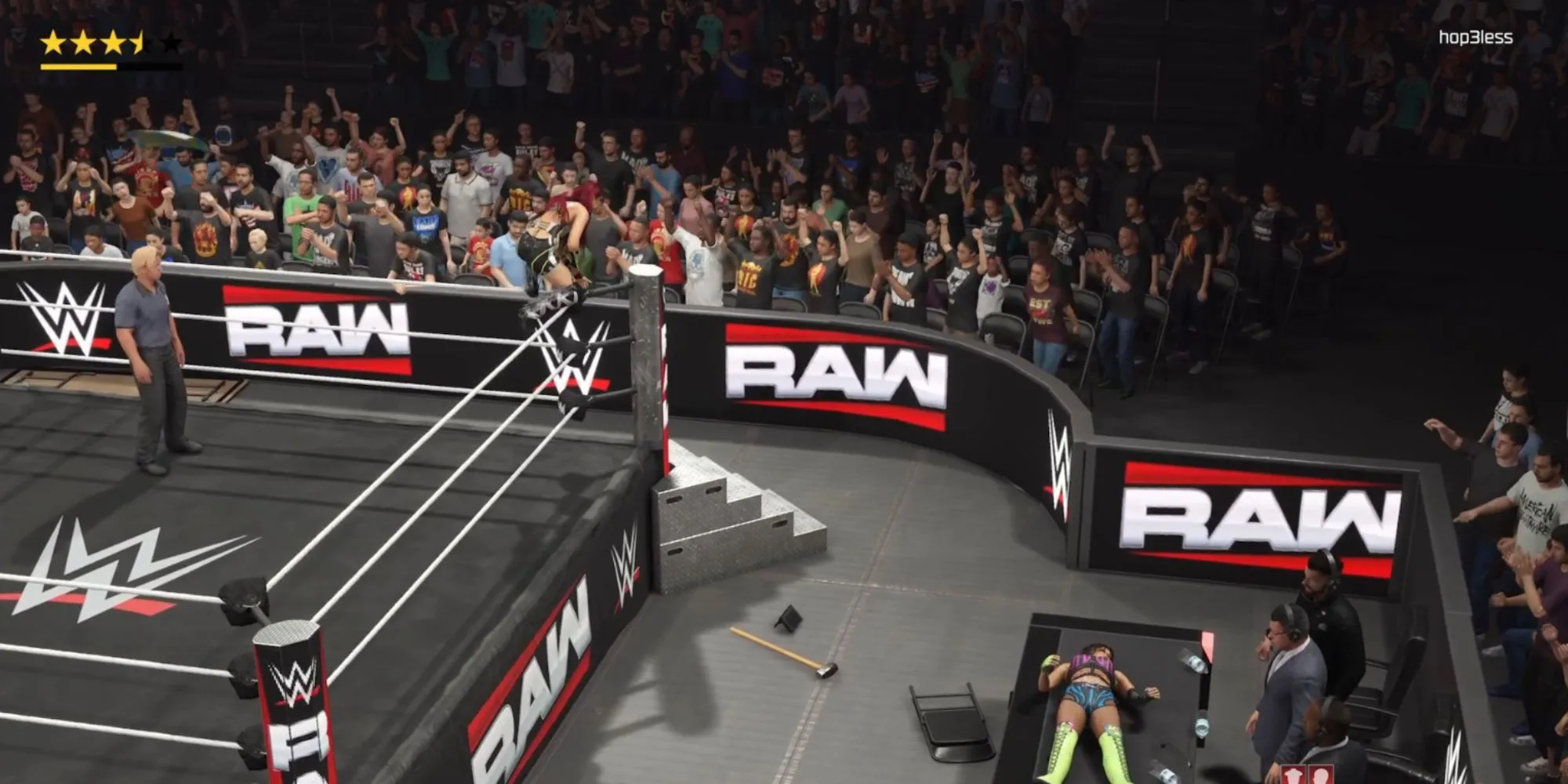 Đô vật thực hiện cú nhảy phá bàn bình luận trong game WWE 2K25