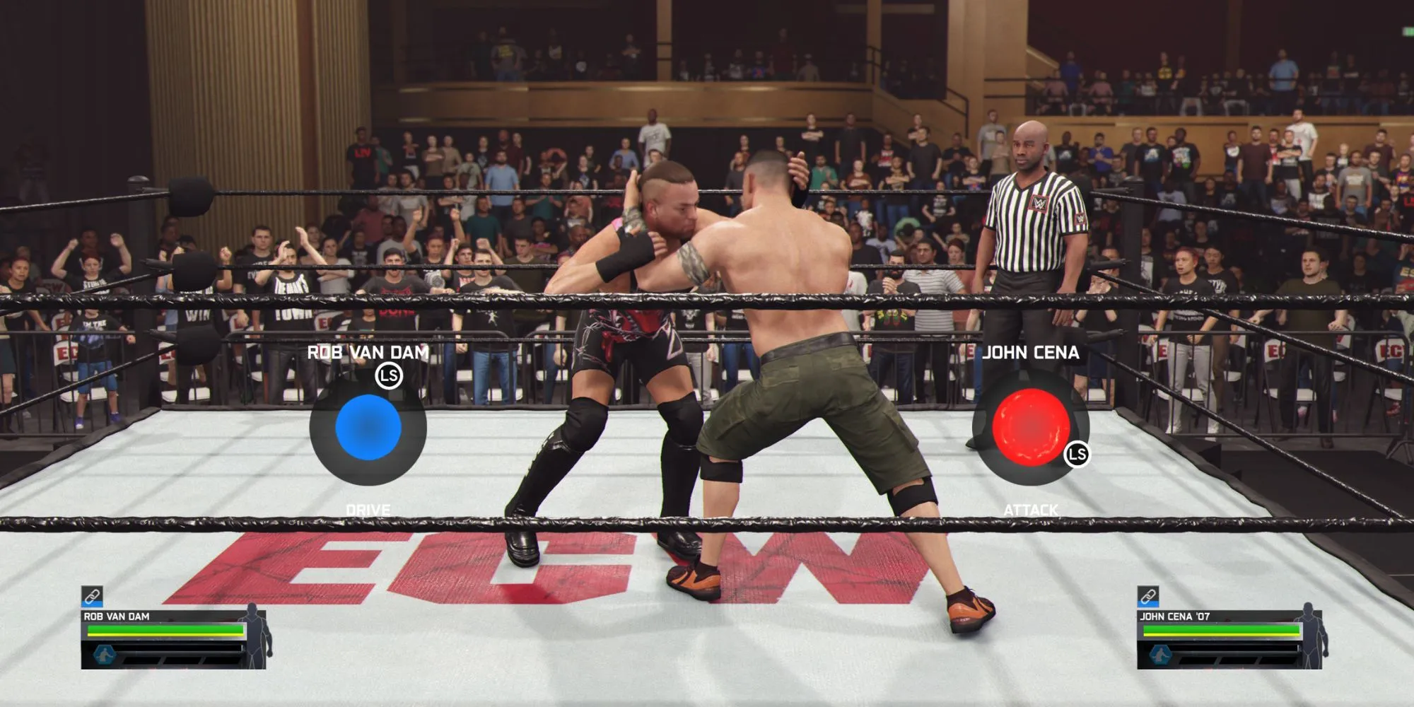 Hai đô vật đang thực hiện kỹ thuật chain wrestling khóa tay nhau trong WWE 2K25