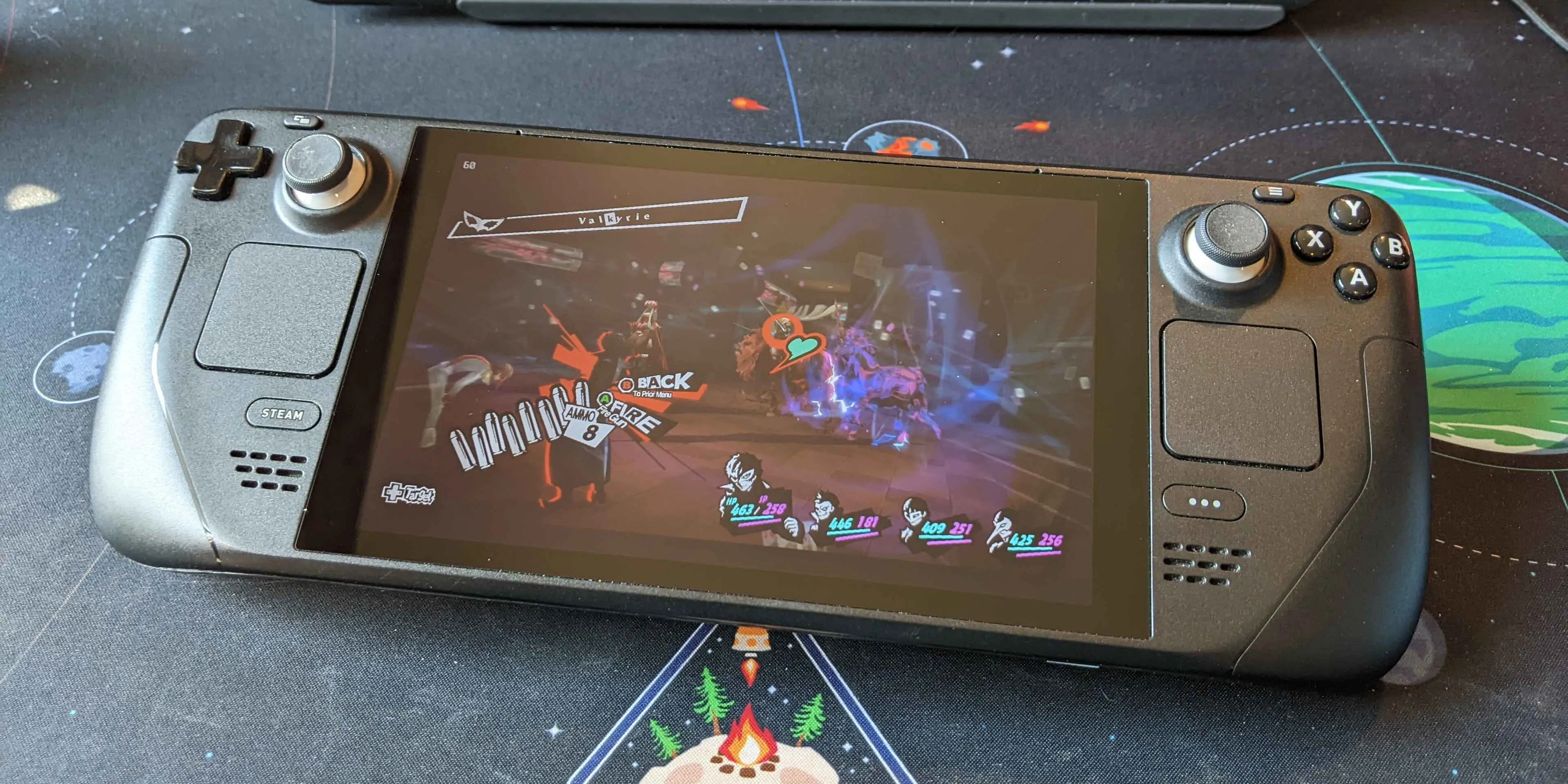 Hình ảnh trận chiến trong Persona 5 Royal trên Steam Deck, hiển thị giao diện chiến đấu