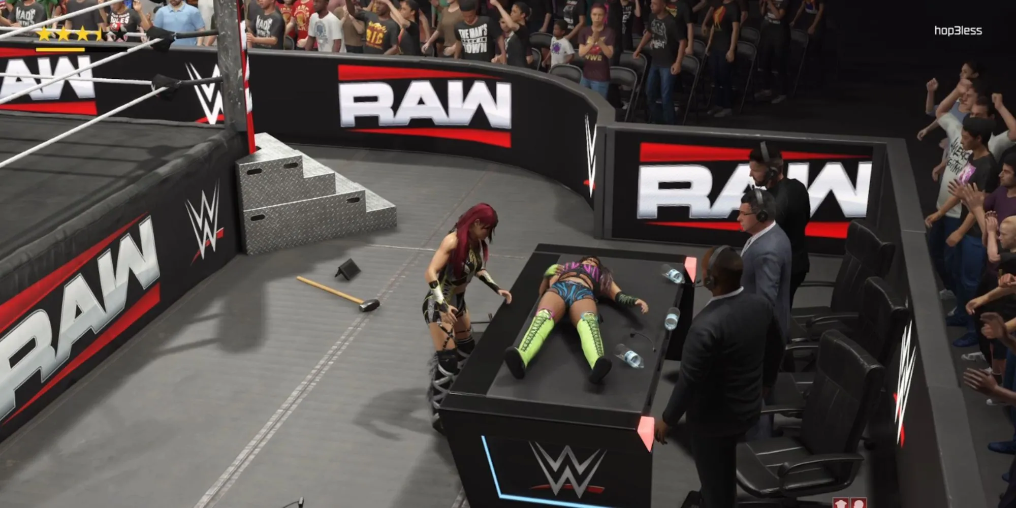 Io Sky và Dakota Kai trong một tình huống chuẩn bị phá bàn bình luận game WWE 2K25