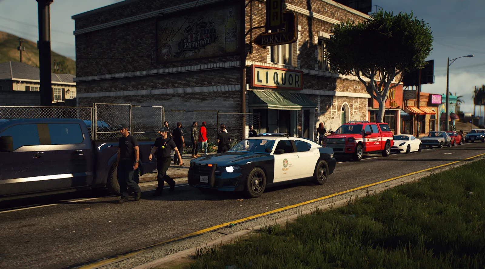 Khung cảnh một đường phố tấp nập trong server GTA V Roleplay của FiveM