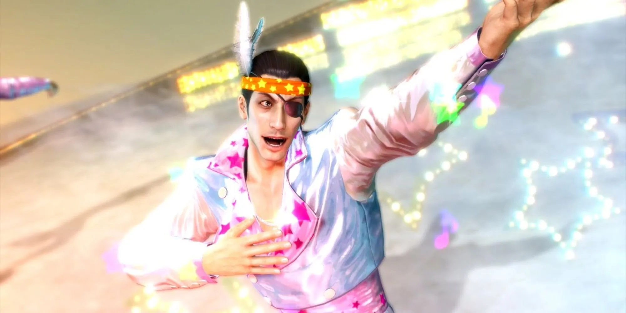 Majima Goro trong trang phục lấp lánh biểu diễn ca khúc 24-Hour Cinderella