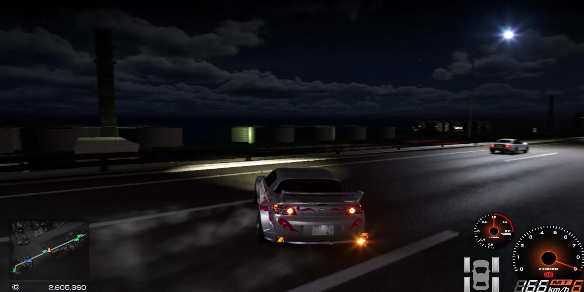 Một chiếc xe hơi được tùy chỉnh đang drift trong Tokyo Xtreme Racer, hiển thị HUD của game