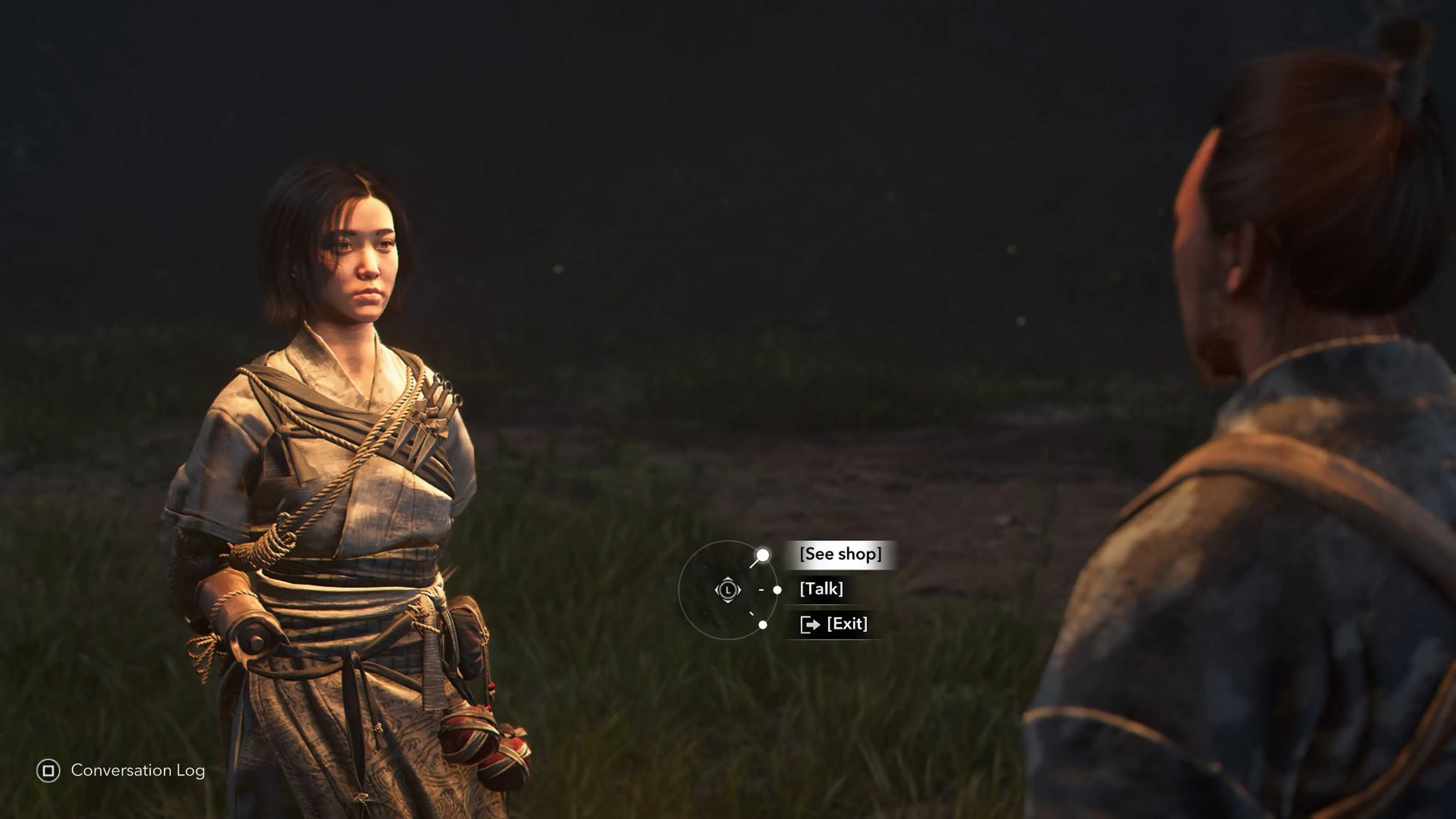 Nhân vật Naoe đang giao dịch với một thương nhân để mua bán vật phẩm trong Assassin's Creed Shadows