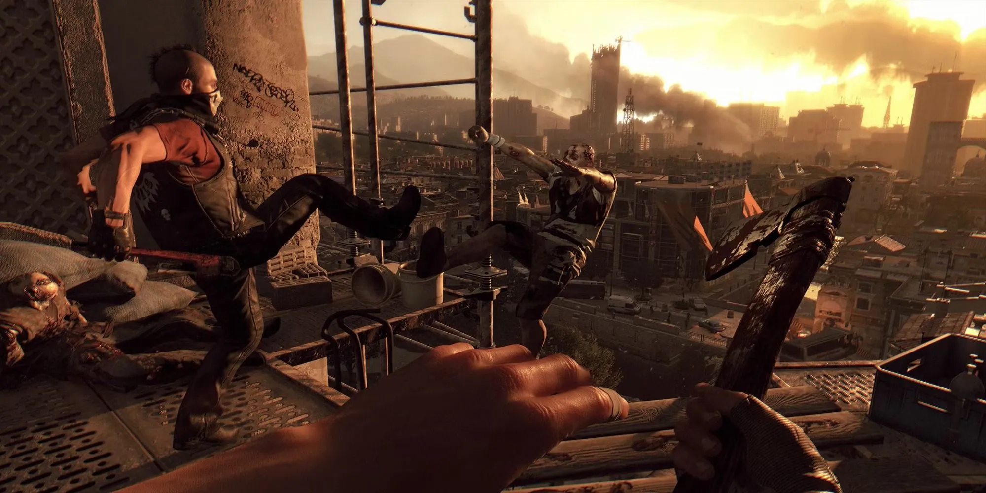 Nhân vật thực hiện động tác parkour trên nóc tòa nhà để thoát khỏi xác sống trong Dying Light