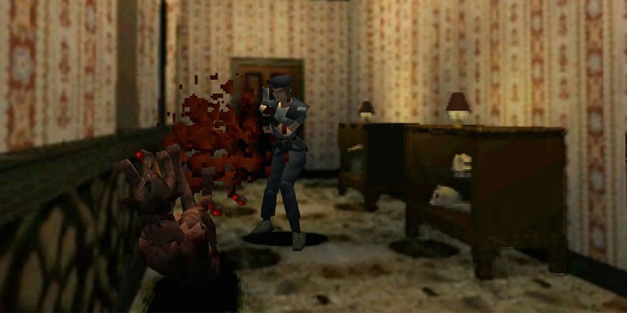 Nhân vật trong Resident Evil 1996 chiến đấu với zombie trong hành lang cổ điển
