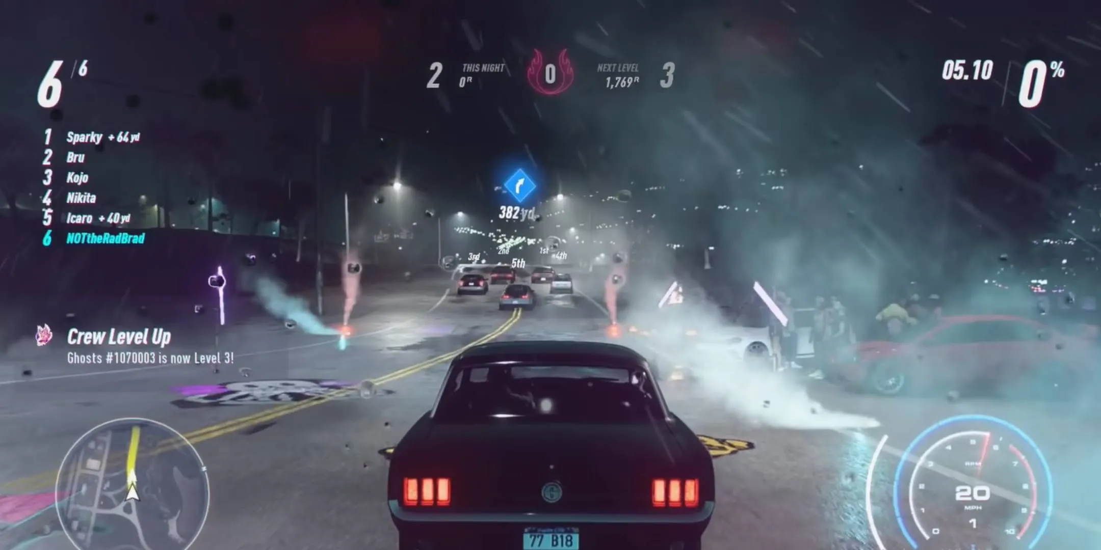 Những chiếc xe đua tốc độ cao trên đường phố ban đêm trong game Need For Speed Heat