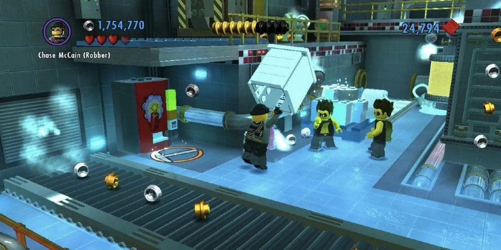 Phân cảnh truy đuổi kẻ xấu trong phòng thí nghiệm trong game Lego City Undercover