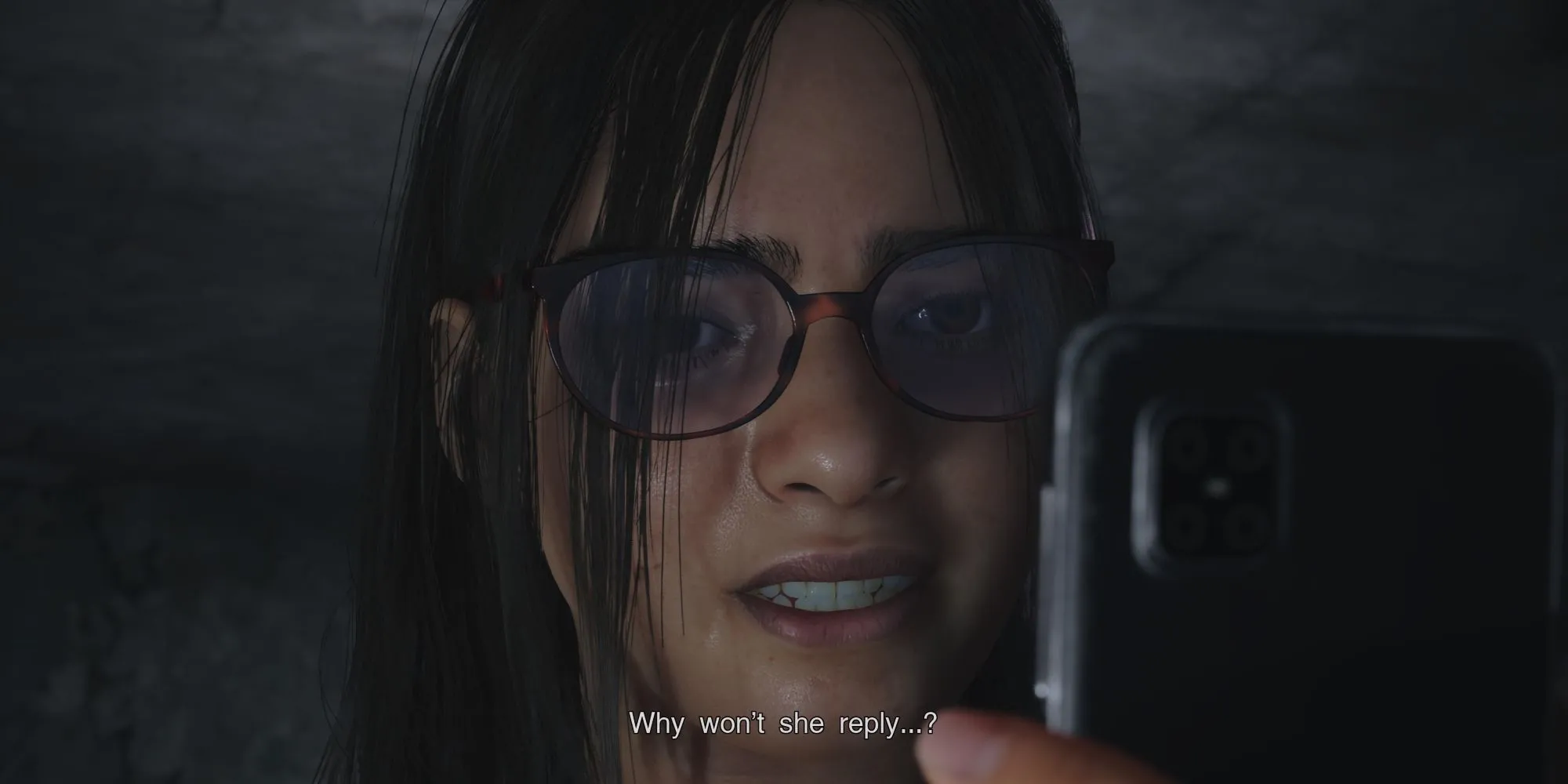 SILENT HILL The Short Message: Nhân vật chính lo lắng khi nghe điện thoại