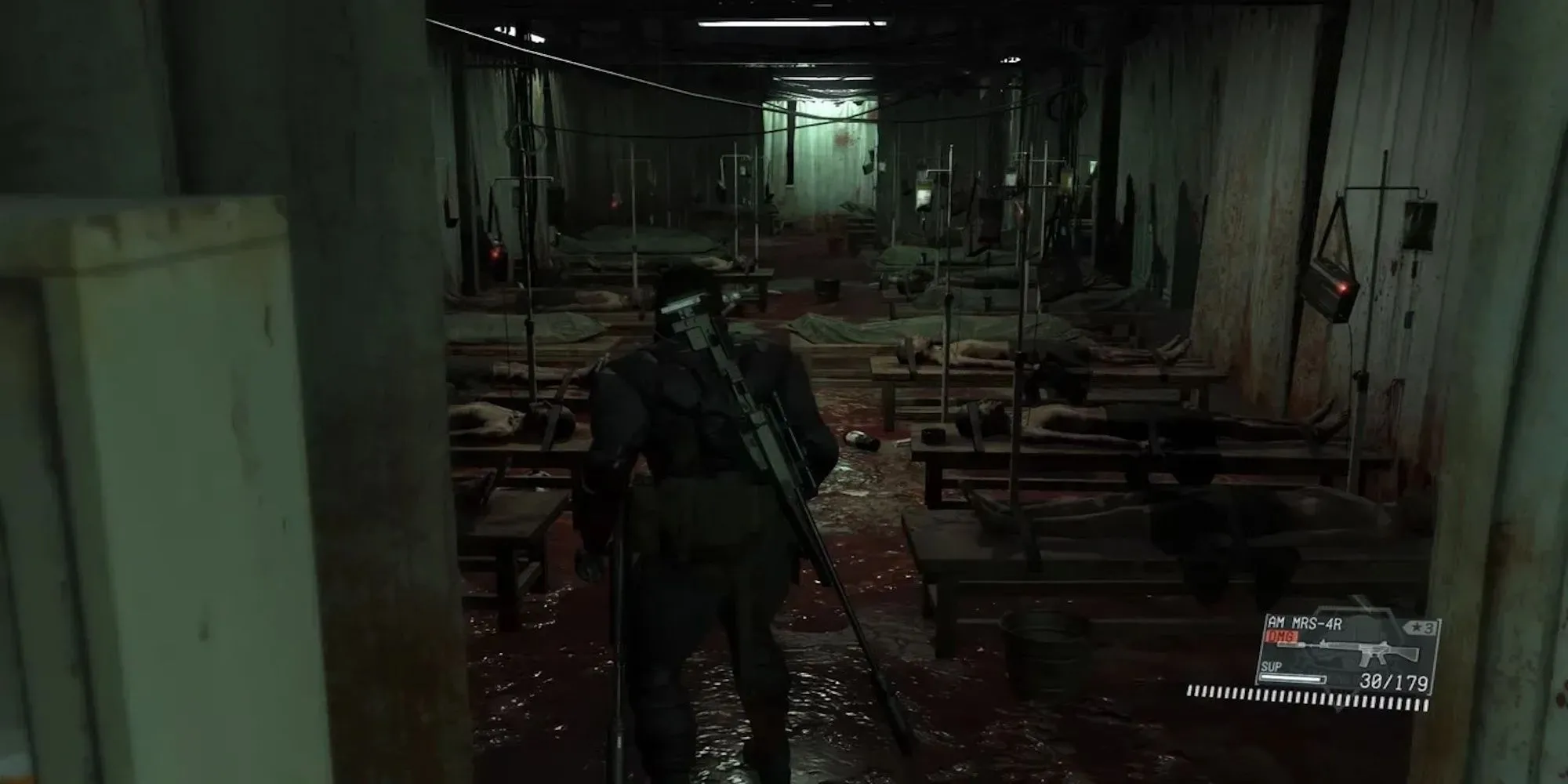 Snake Metal Gear Solid V The Phantom Pain ngắm bắn trong môi trường sa mạc