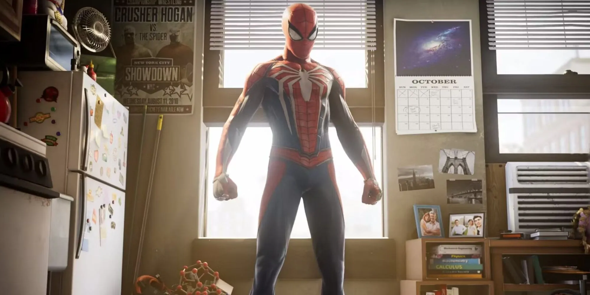 Spider-Man đứng trước cửa sổ căn hộ trong đoạn mở đầu của Marvel's Spider-Man