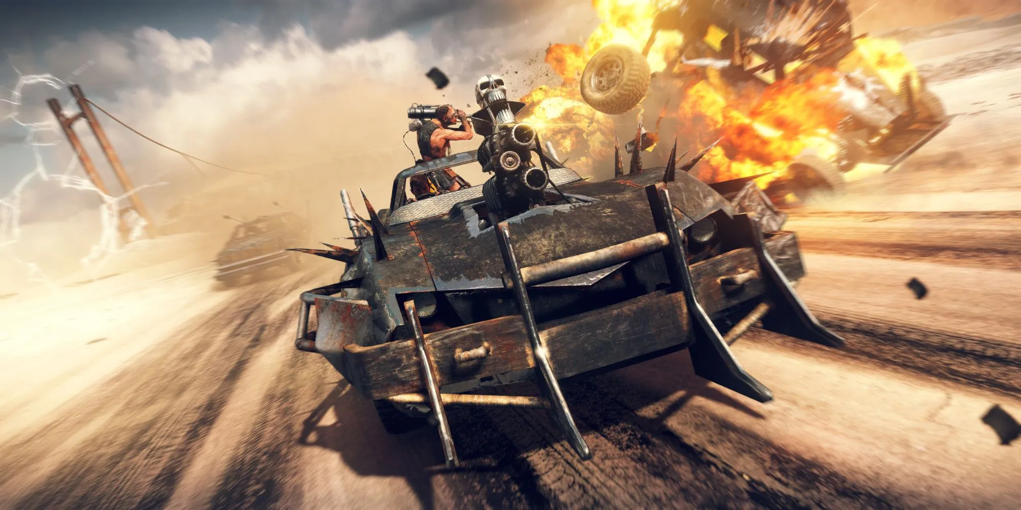 Xe của Max Rockatansky đâm và làm nổ tung xe kẻ địch trong trận chiến trên sa mạc của Mad Max