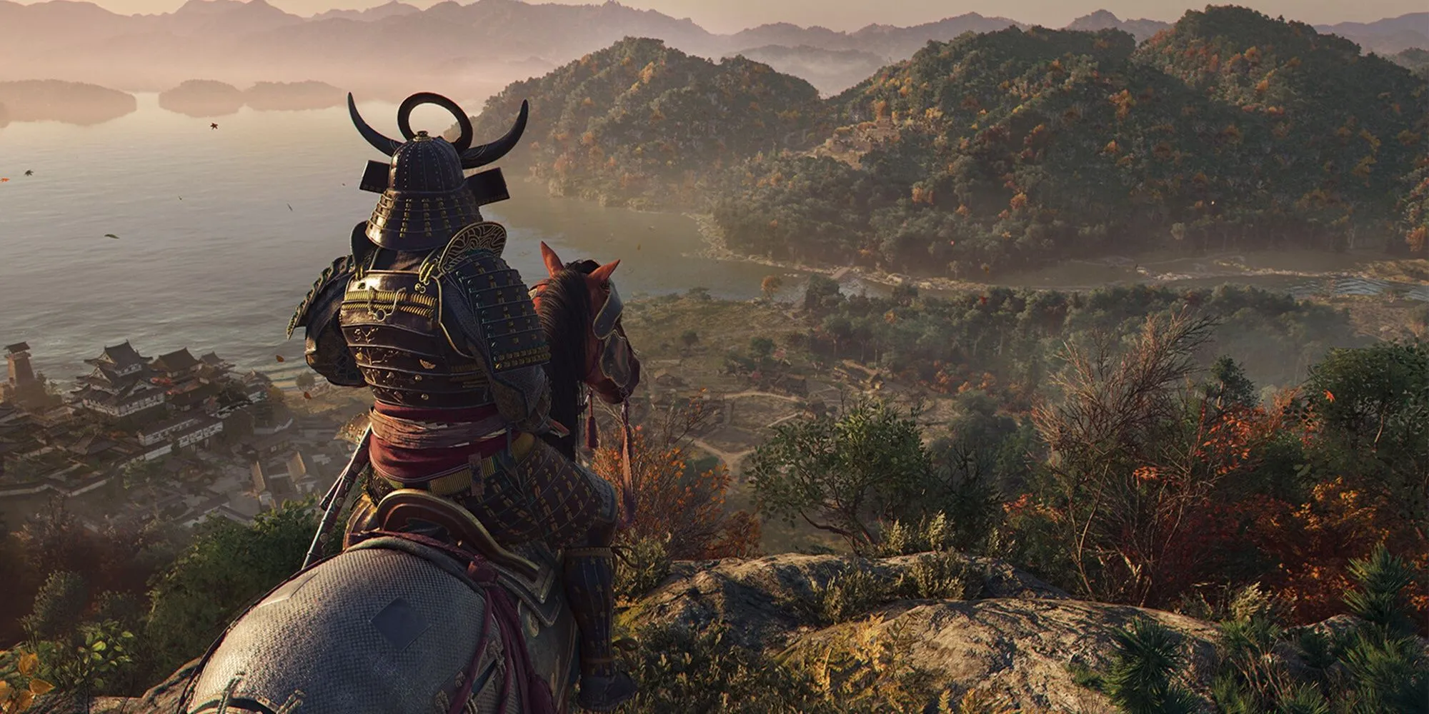 Yasuke đang cưỡi ngựa ngắm nhìn cảnh quan Nhật Bản phong kiến tuyệt đẹp trong Assassin's Creed Shadows.