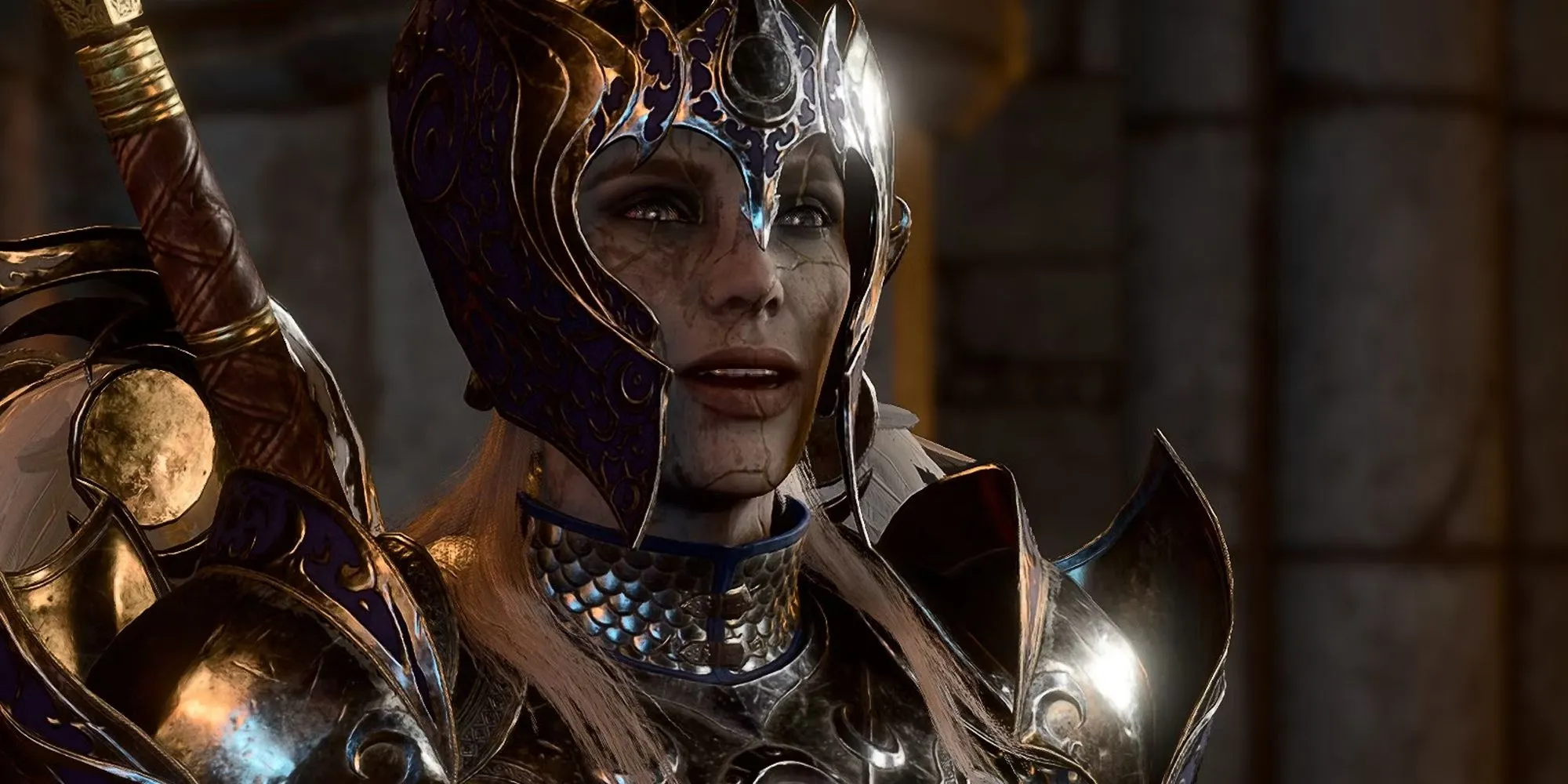 Dame Aylin mặc giáp, nhân vật Nightsong trong game Baldur's Gate 3, đứng trước tường đá