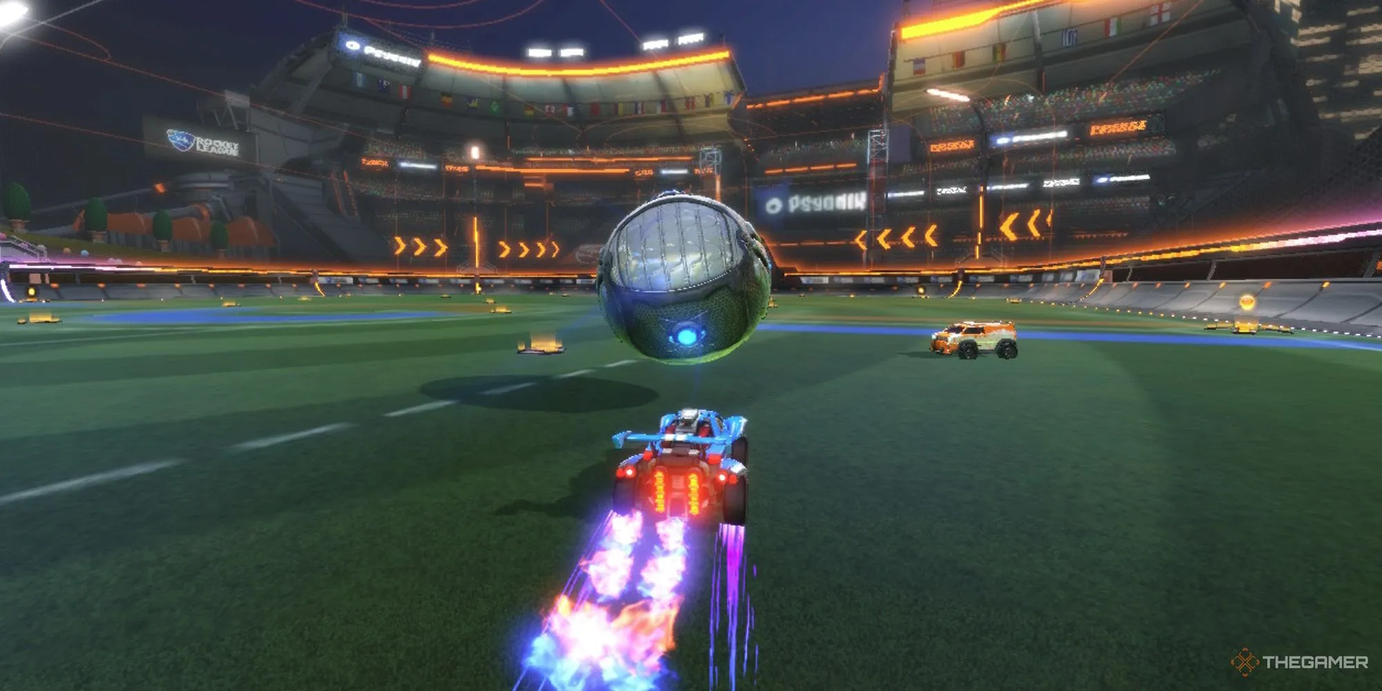 Chiếc xe xanh sử dụng tên lửa tăng tốc để tiếp cận bóng trong Rocket League