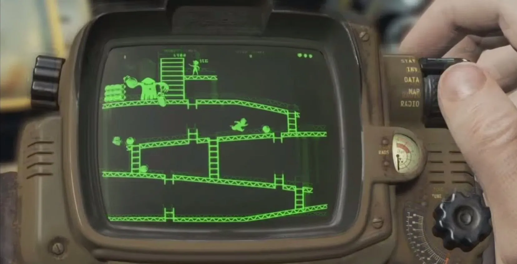 Minigame Red Menace, một phiên bản nhại lại Donkey Kong có thể chơi trên Pip-Boy của Fallout 4.