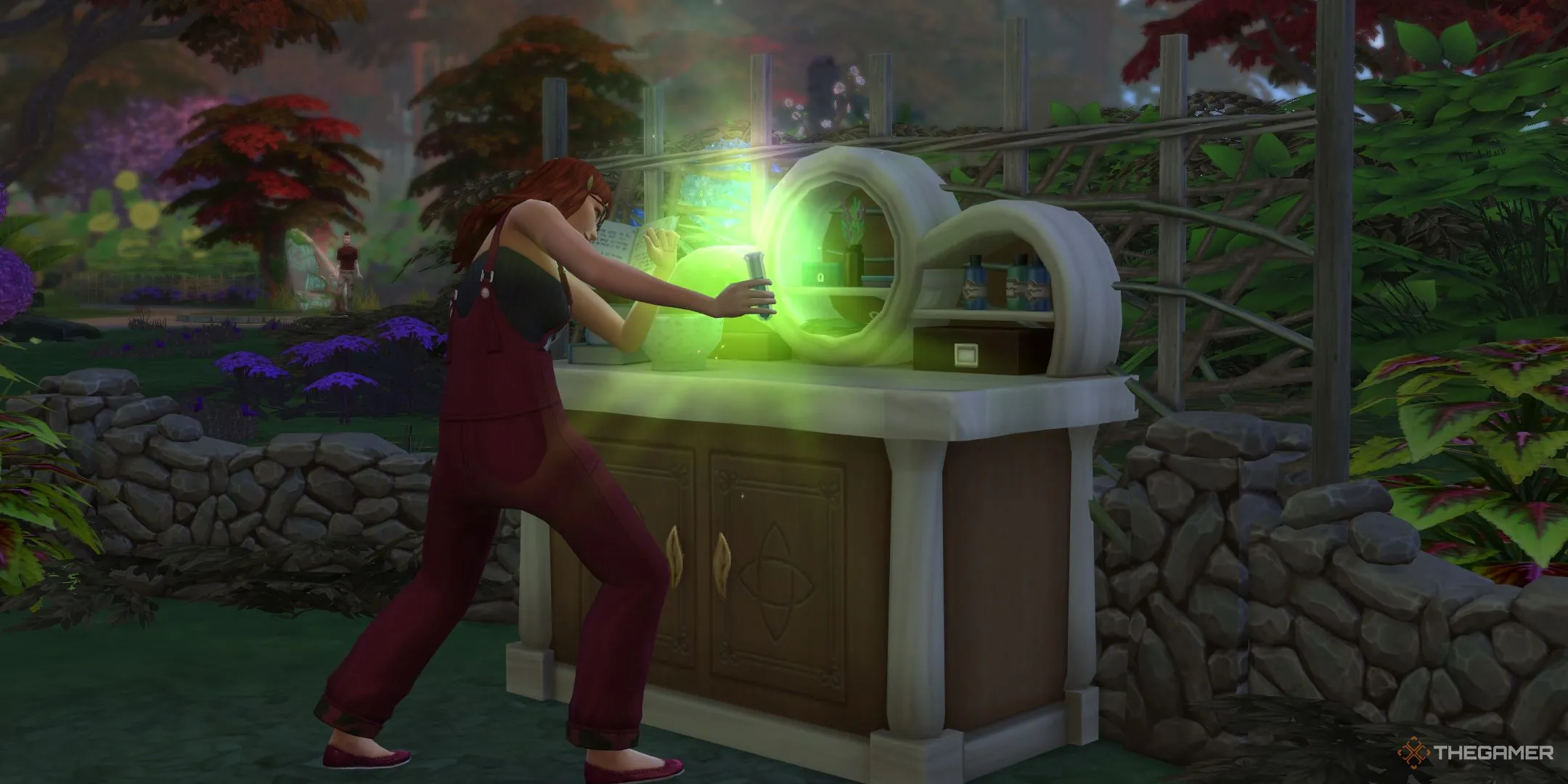Một Sim pha chế thuốc tại bàn bào chế dược ở Everdew trong The Sims 4 Enchanted By Nature