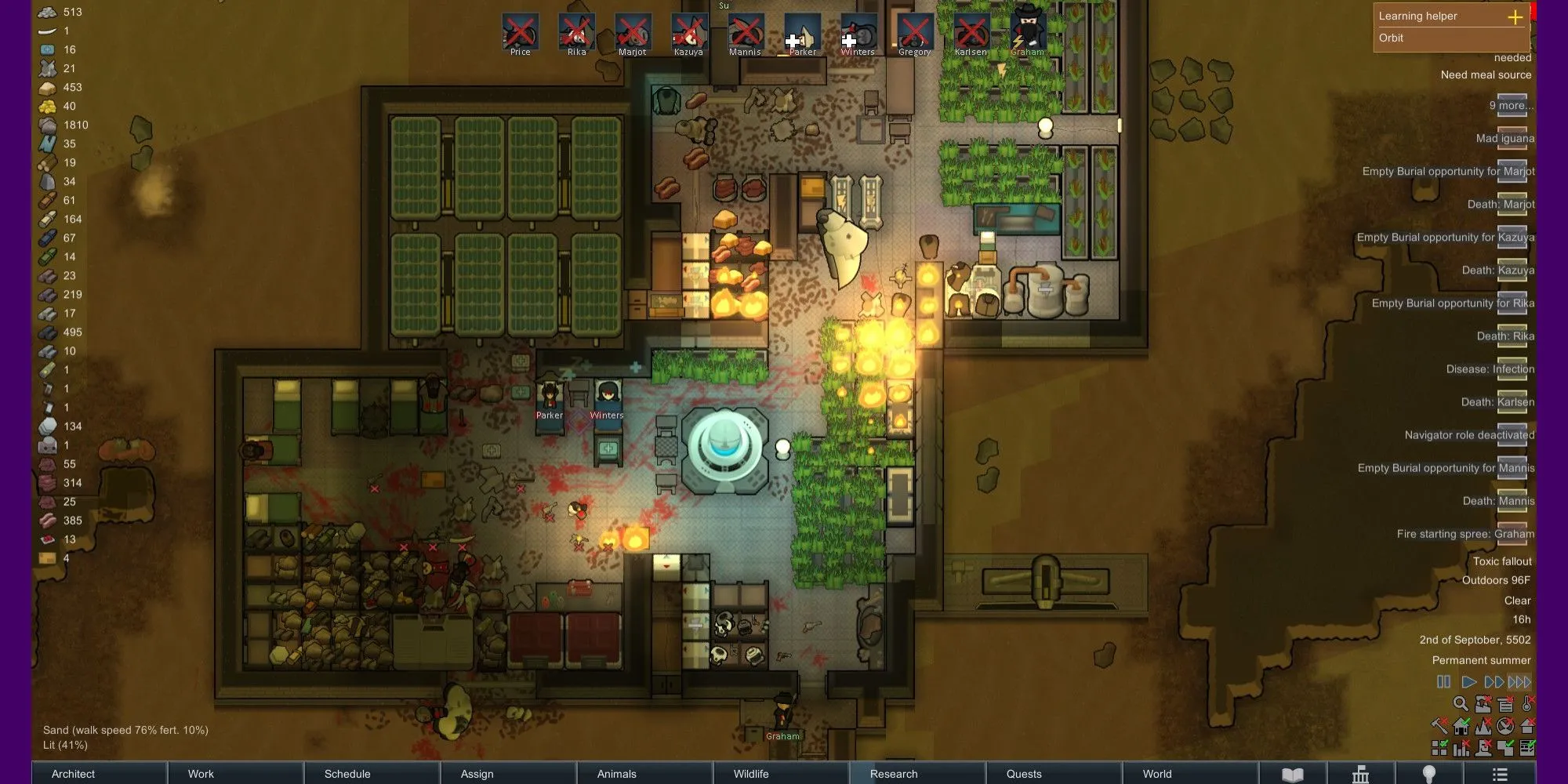Thuộc địa RimWorld đang cháy lớn với nhiều xác người và máy móc, minh họa hậu quả của một cuộc đột kích thảm khốc.