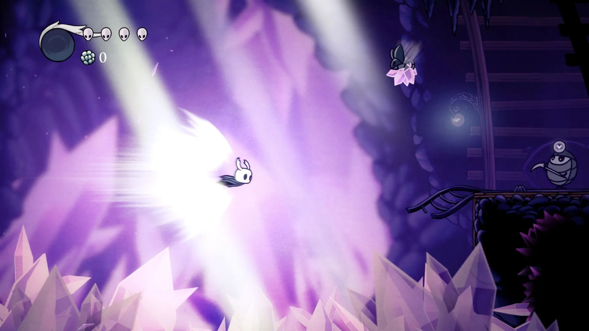 Hiệp Sĩ Rỗng (The Knight) thực hiện động tác lướt (dash) trong thế giới Hallownest u ám của Hollow Knight