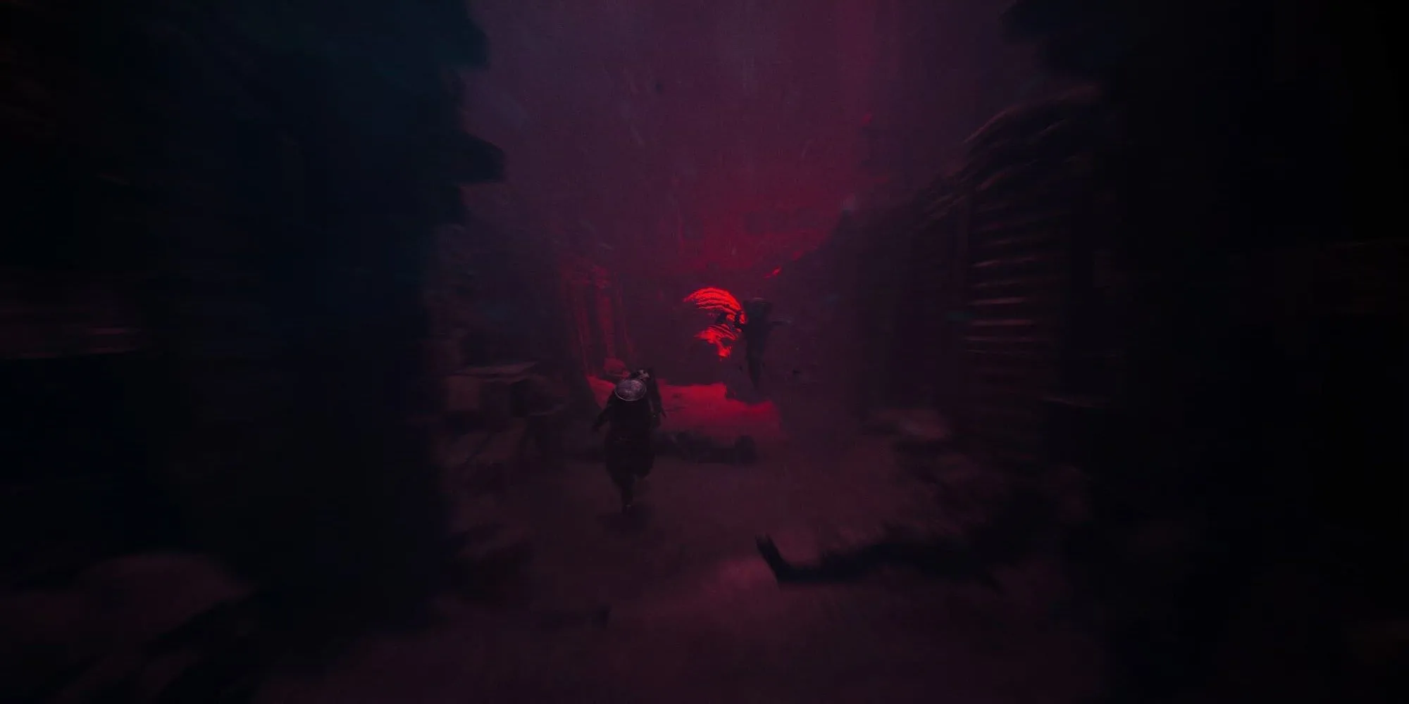 Nhân vật nhỏ bé đang chạy trốn trong bối cảnh u ám của game kinh dị REANIMAL